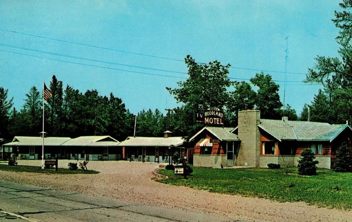 Woodland Motor Lodge - Vintage Postcard